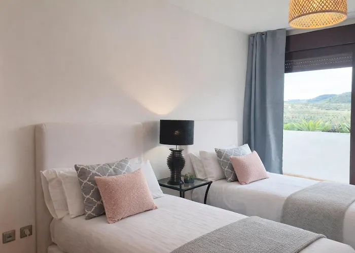 Noctua 040 Benahavis Botanico 1 * Estepona