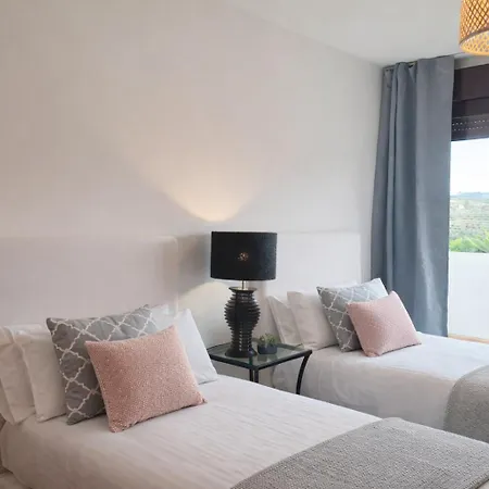 Noctua 040 Benahavis Botanico 1 * Estepona